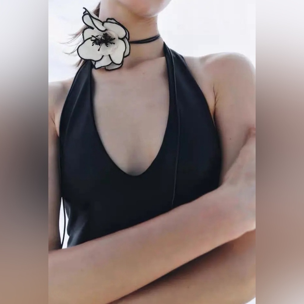 Zara White And Black Fabric Flower Wrap Necklace - Picture 4 of 16